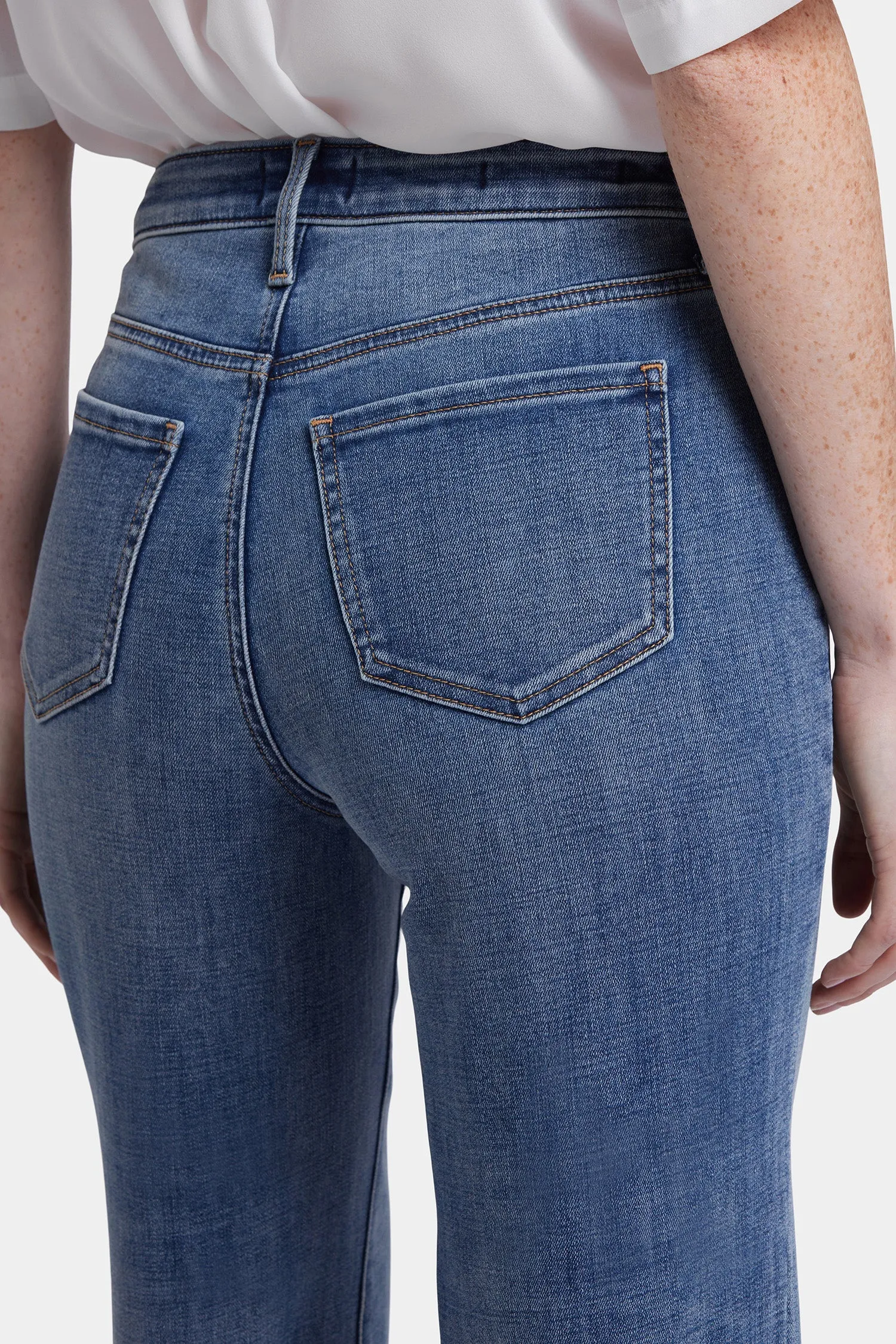 Joni Relaxed Capri Jeans In Petite - Majorca Bay