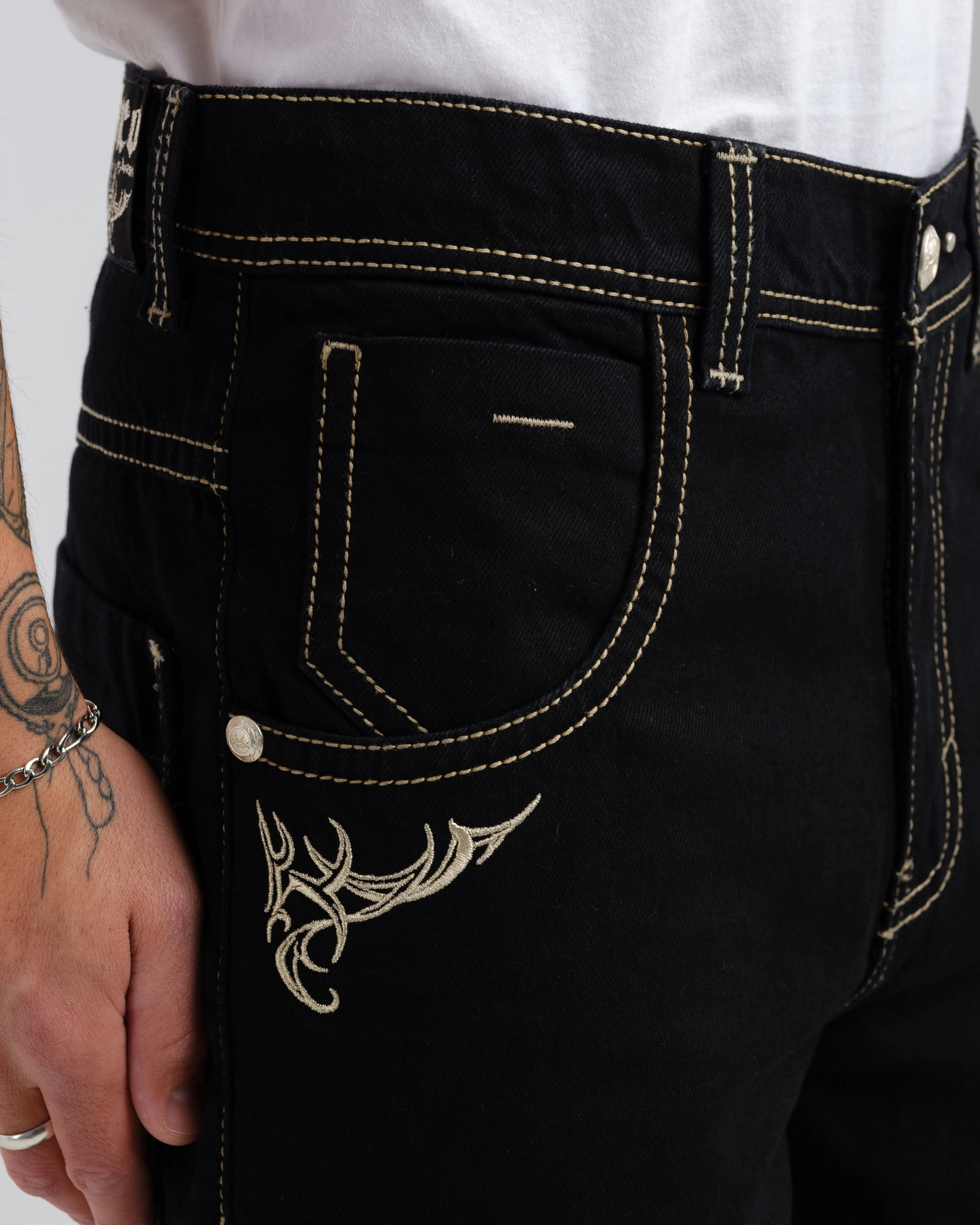 Karatz. 23. Jet Black.