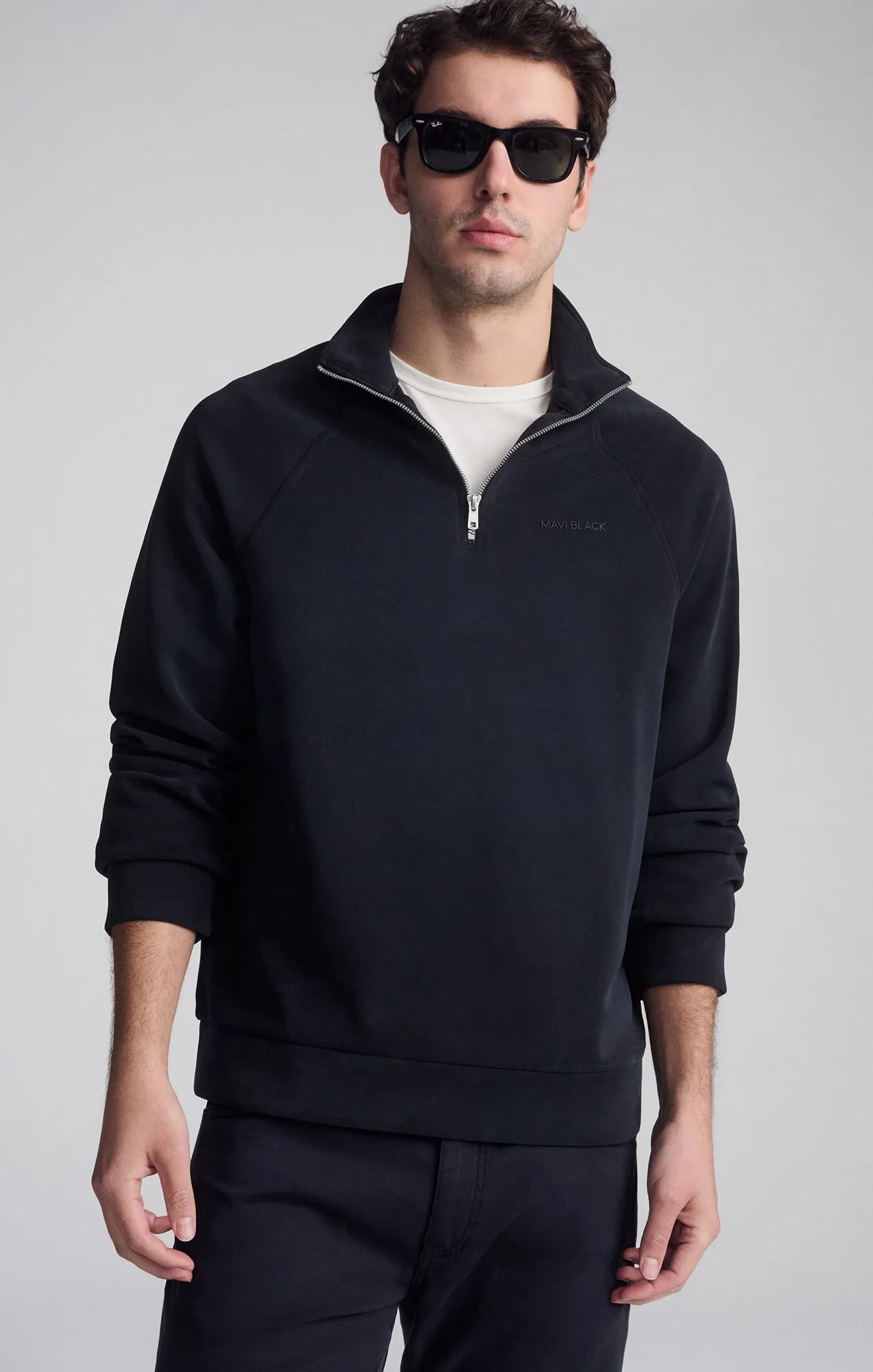 QUARTER ZIP SWEATSHIRT IN JET BLACK