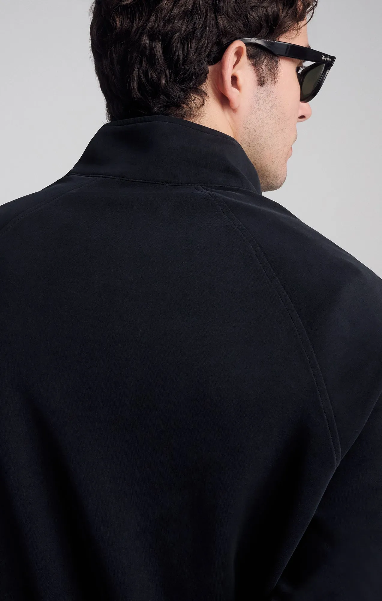 QUARTER ZIP SWEATSHIRT IN JET BLACK