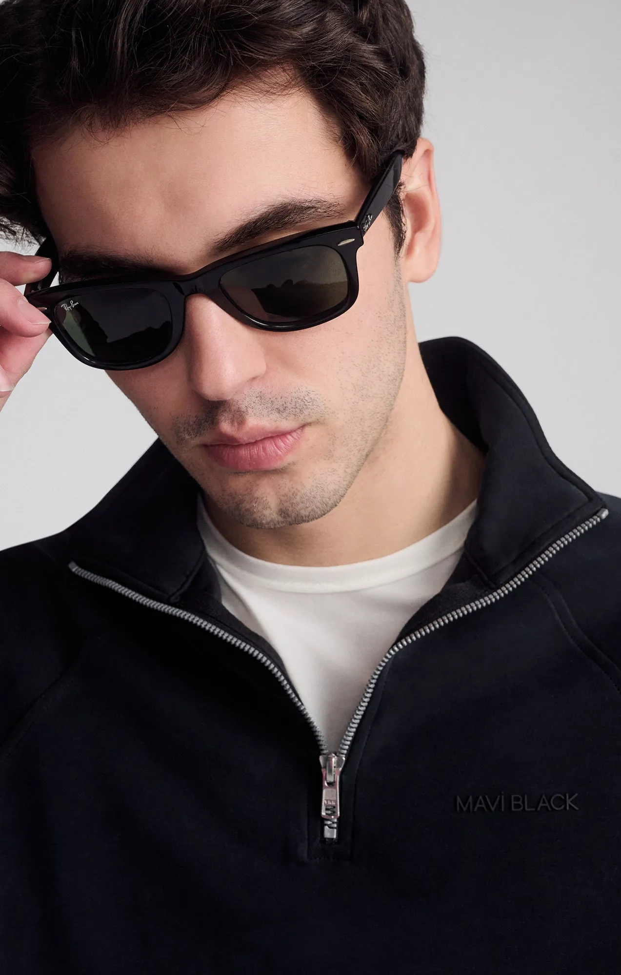 QUARTER ZIP SWEATSHIRT IN JET BLACK