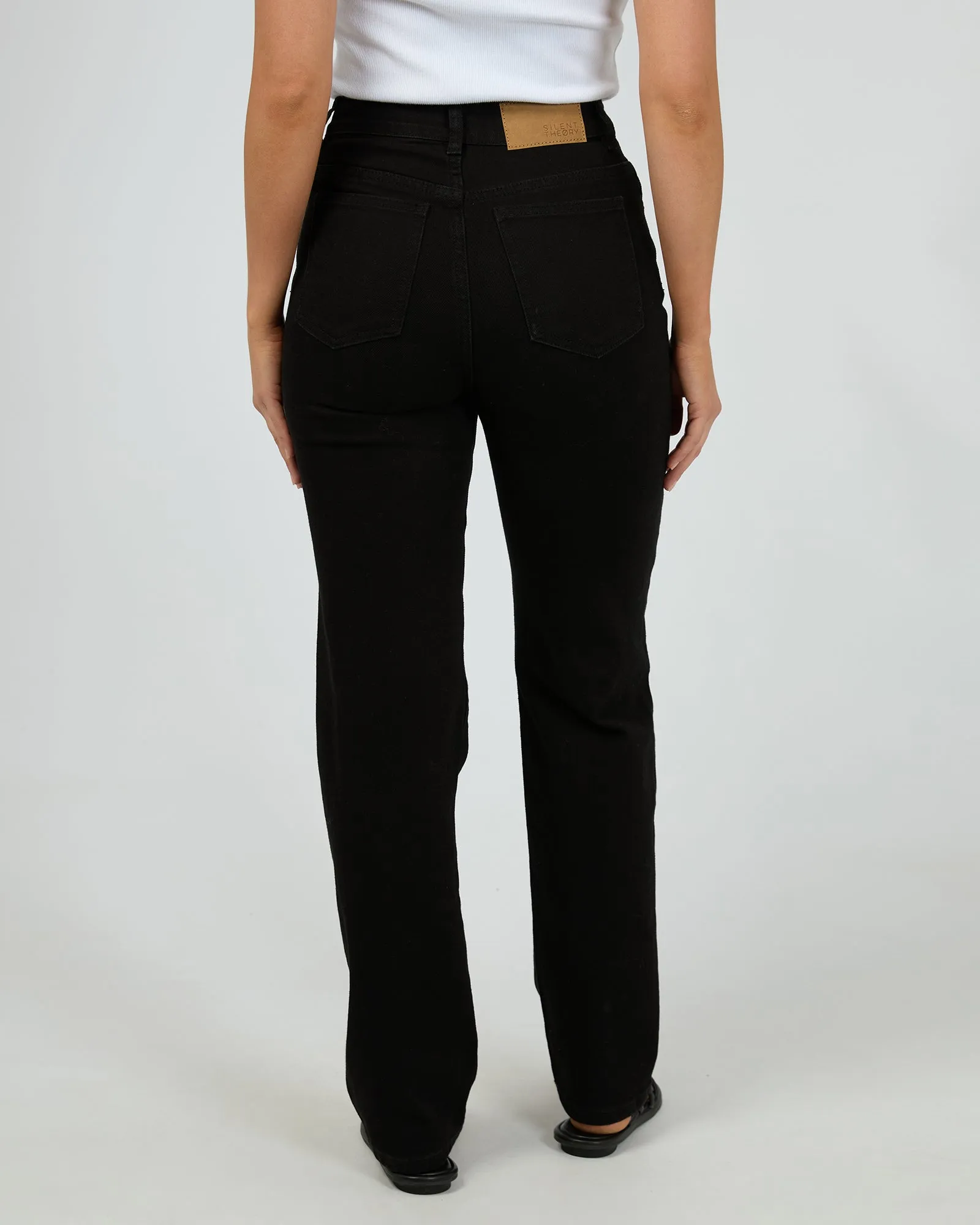 Silent Theory Mila Comfort Straight Jean Black