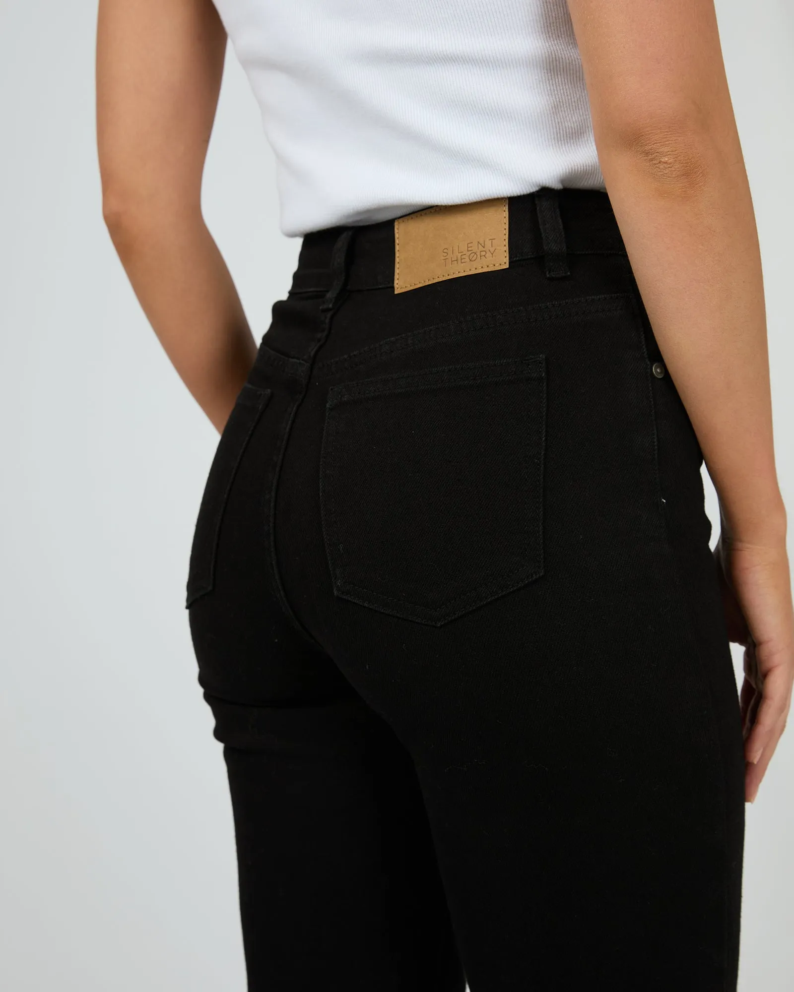 Silent Theory Mila Comfort Straight Jean Black